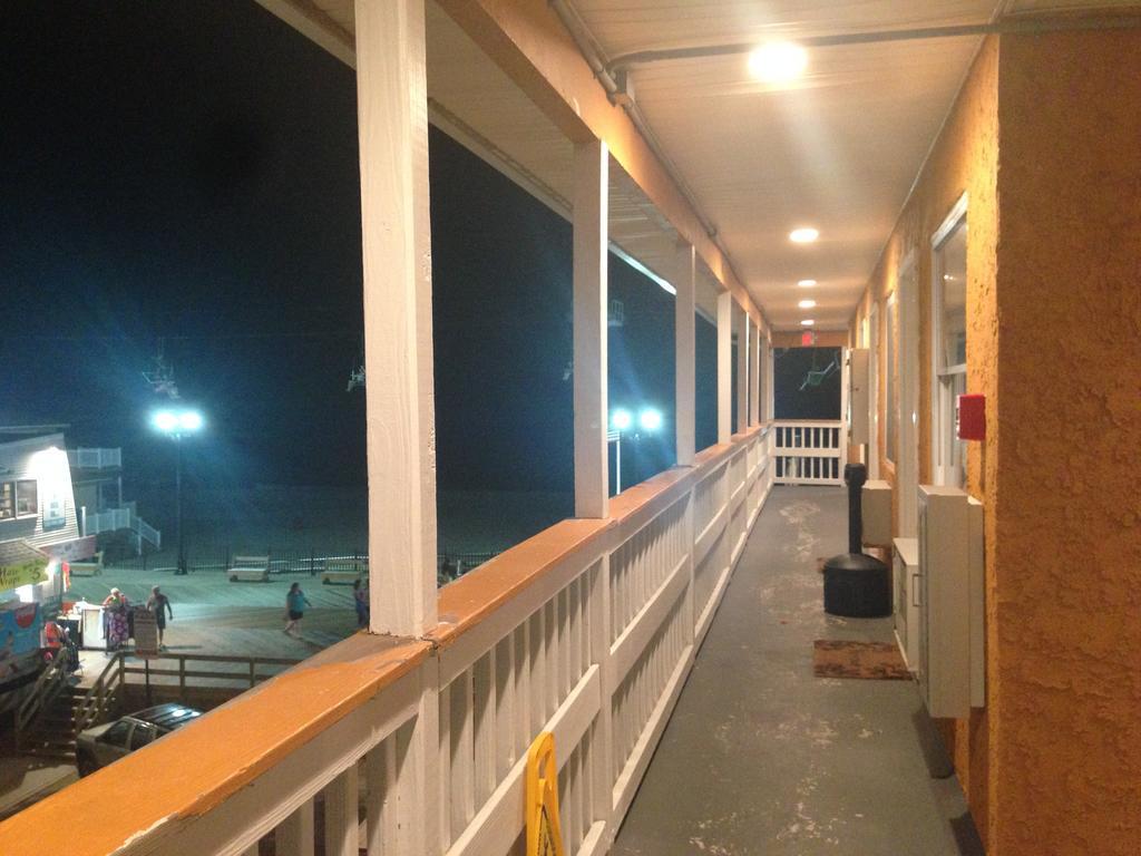 Boardwalk Hotel Charlee & Apartments Beach Hotel Oceanfront Seaside Heights Exteriör bild