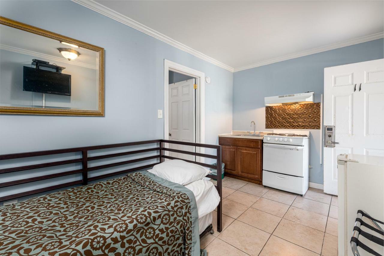 Boardwalk Hotel Charlee & Apartments Beach Hotel Oceanfront Seaside Heights Exteriör bild