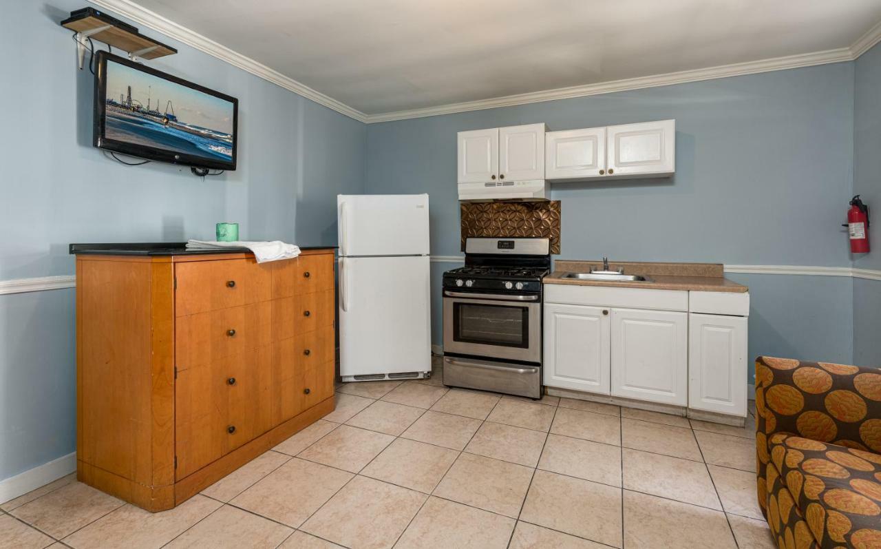 Boardwalk Hotel Charlee & Apartments Beach Hotel Oceanfront Seaside Heights Exteriör bild